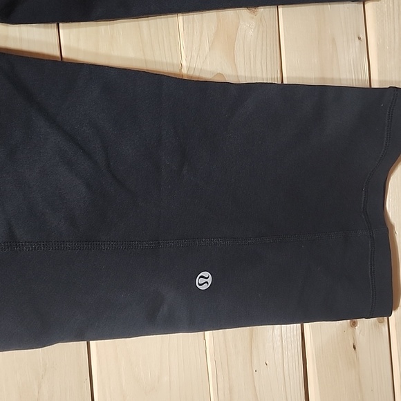 Lululemon Groove Crop Reversible Leggings  size 4 - Picture 6 of 7